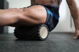 Support yourself with your upper body and right leg, and begin to slowly roll the foam roller between your knee and glutes. 15 Best Foam Rollers To Buy For Exercise Recovery In 2021
