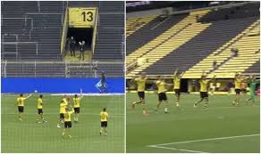 Sports fear on the yellow wall: Borussia Dortmund Stars Salute Empty Yellow Wall After Win In Strange Bundesliga Moment Football Sport Express Co Uk
