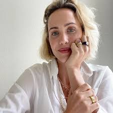 Laurel Petersen's Instagram, Twitter & Facebook