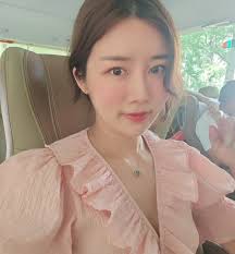 Izzi Kay Shin (@bipolardistrict) • Facebook