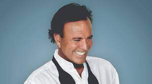 La vida sigue igual, 50 años de éxitos de Julio Iglesias