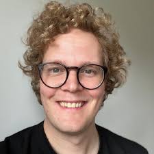 I can't believe these games were developed just three months apart 🎮  Earlier this year, I built two games in C using the same minimal graphics  library. While I'm not aiming for