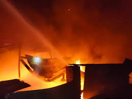 Huge fire broke out at a factory in Howrah last night; fortunately, no one  was injured and the fire is under control.