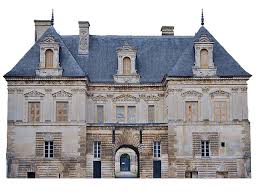 L'accès se fait par le petit. Chateau De Tanlay Sur La Route Des Chateteaux De Bourgogne