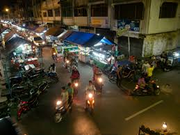 Jika di pagi atau siang hari, biasanya lovebird dimandikan, maka kalau mau lomba malam hari, lovebird tidak perlu dimandikan. Tips Memotret Suasana Kota Di Malam Hari