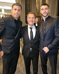 Aníbal Mosa y Vozinha disfrutan de la Gala del Balón de Oro con las estrellas del futbol mundial... ⚪⚫🏆