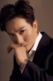 Biên tập viên VTV từ bỏ sự nghiệp để theo đuổi con đường ca hát