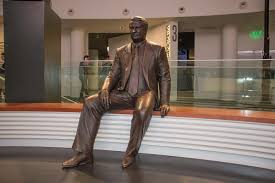 Описание и фотографии музея ельцин центр в екатеринбурге, основные залы, история создания, фото экспозиций, стоимость посещения и режим работы. Elcin Centr Hram Demokratii Ili Neoyazycheskoe Kapishe Aleksej Bannikov Ia Regnum