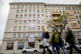 Find apartments, homes and condos for rent in your area. Why Berlin Is Buying Back Nearly 700 Apartments On Its Historic Karl Marx Allee The Local