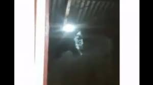 Heboh! Ada Penampakan Wajah Mirip Yesus di Jendela Rumah Warga NTT -  Suara.com