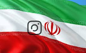 En la bandera se encuentra escrita la siguiente frase: Iran Se Prepara Para Prohibir Instagram