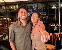 Versus  Futbolista que se pasó a la industria pornográfica murió a los 34  años