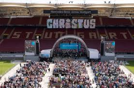 In Der Mercedes Benz Arena In Stuttgart Sind Rund 18 000 Glaubige Zum Christustag Zusammengekommen Stuttgarter Nachrichten