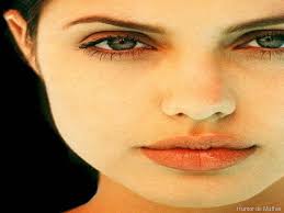 angelina-jolie-wallpaper-02_thumb1