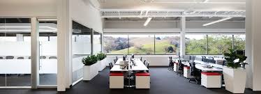 Open Desk Spaces Encourages Collaboration Tesla Glassdoor Photos Office Interiors Design Interior