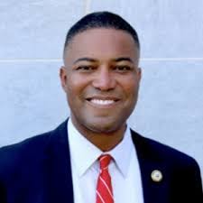 Ken Lawrence's Instagram, Twitter & Facebook