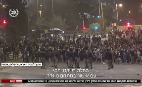 אנחנו, אברהם ואיילת סנדק, הוריו של אהוביה, נער מתוק מתוק, עם חיוך גדול וחלומות ענקיים. Frfmkkk1xxusxm