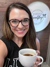 When the cravings hit in the evening, try this: 🍵 Sip a warm tea or coffee  (let's be honest here) 🛁 Take a quick shower ✍🏼 Jot down 3 things you're  grateful