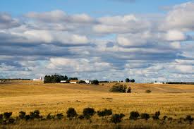 It covers all of the historical alentejo province and part of the historical estremadura province. Alentejo Alentejo Portugal In