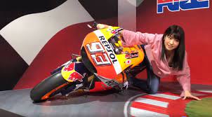 梅本まどか rc213vで胸元にスキアリ 梅本まどか ドゥカティ ディアベル ドラッグスター 400