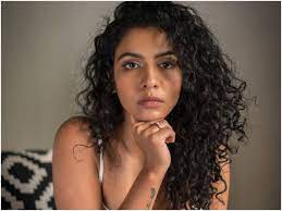Video: Himika Bose is polishing her artistic skills during the home  quarantine | Malayalam Movie News - Times of India
