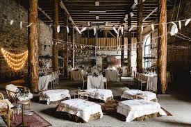 Mit einer hochwertigen, personalisierten einladungskarte kündigen sie ihren großen tag mit. Boho Hochzeit In Einer Scheune