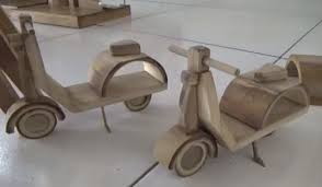 Banyak sekali prakarya yang dapat anda kreasikan dari bahan bambu bahkan limbah bambu. Inspiratif Penyandang Disabilitas Buat Berbagai Kerajinan Bahan Bambu Okezone Economy