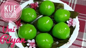 Sambil menguleni tepung, tambahkan air sedikit demi sedikit hingga terbentuk menjadi adonan. Resep Mudah Kue Bugis Cakes 62 Youtube