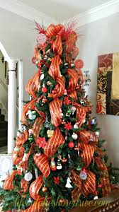 Christmas Tree With Red And Gold Deco Mesh Omg Just What I Need To Do Celeste Christmas Tree Inspiration Snowman Christmas Tree Red And Gold Christmas Tree