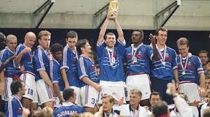 Tinkiet, meilleure equipe de foot de tous les temps. Comment Les Bleus Champions Du Monde Continuent De Se Tirer Dans Les Pattes