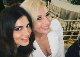 Στα κόκκινα η σταματίνα τσιμτσιλή:στο happy day! Stamatina Tsimtsilh Gia Diakopes Me Thn Tina Messaropoyloy H Paroysiastria In Gr