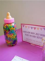 Es muy común que en este tipo de fiestas se organicen juegos como medirle la pancita a mamá o quién toma más rápido el biberón. 10 Juegos Para Baby Shower Realmente Divertidos Baby Shower Fun Fun Baby Shower Games Baby Shower Games