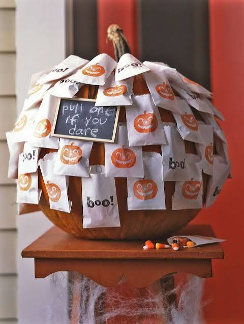 The Best Ways to Display Your Halloween Candy for Trick-or-Treaters