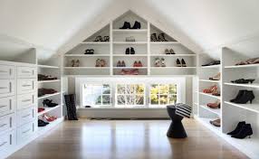 Model tangga berikut dianggap hemat ruangan, sehingga cocok untuk rumah sempit. Manfaatkan Ruang Terbatas Dengan 15 Desain Walk In Closet Minimalis Tokopedia Blog