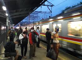 Kci Imbau Penumpang Pakai Krl Access Terbaru Untuk Hindari Kepadatan