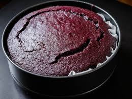 Ein leckerer rote beete kuchen bringt nicht nur farbe auf die teller, er zaubert auch deinen lieben nach einigen experimenten ist dieses tolle rezept entstanden: Rote Ruben Schokokuchen Cathaskueche