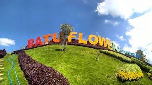 Pada sabtu dan minggu, dibuka hingga pukul 21.00 khusus untuk lokasi menyantap barbeku. Jam Buka Harga Tiket Lokasi Wahana Batu Flower Garden Lengkap