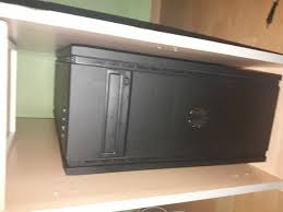 Sozusagen das gehäuse im tisch haben. Ist Ein Pc Schreibtisch Schlecht Fur Die Pc Luftung Computer Technik Spiele Und Gaming