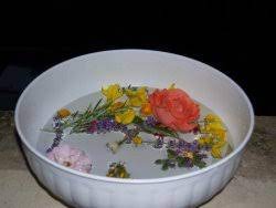 Acqua di san giovanni detergente con infuso di fiori, è ideale per tutte le superfici lavabili. Acqua Di San Giovanni Amma Italia