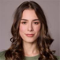 Arianna Leon's Instagram, Twitter & Facebook