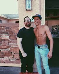 SHIRTLESS PEOPLE Hottie Actor