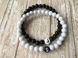 Black And White Bracelet Couples Bracelet Set Initial Bracelets Black White Ying Etsy In 2020 Relationship Bracelets Beaded Bracelets Diy Initial Bracelet