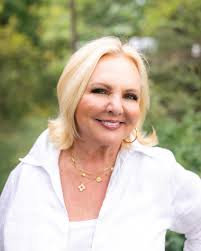 I am grateful! Change is never easy but sometimes it's necessary to grow! I  recently had to make a big shift in my work. I had to leave a company who  broke