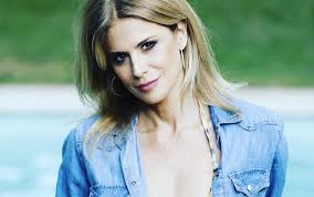 Flavia palmiero celebró sus 53 años con una foto al desnudo y una profunda reflexión sobre el paso del tiempo: A Los 54 Anos Flavia Palmiero Poso En Bikini Y Le Robo El Protagonismo Al Sol Radio Mitre
