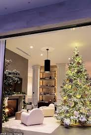 Here's kylie's glam room, which looks unreal. Kylie Jenner Invites Fans Inside Her Second Mansion Duk News