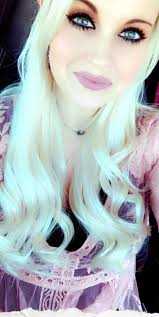 This girl is about to have the worst hair bleaching fail ever... 😱