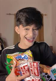 Trying 90’s Filipino Candies