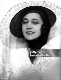 83 Dora 1930 Photos & High Res Pictures