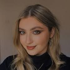 Megan Currie's Instagram, Twitter & Facebook