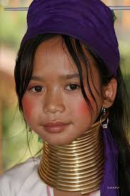 Wearing Rings To Have A Giraffe S Neck In Thailand Would You Do This Women Neck Rings Beauty